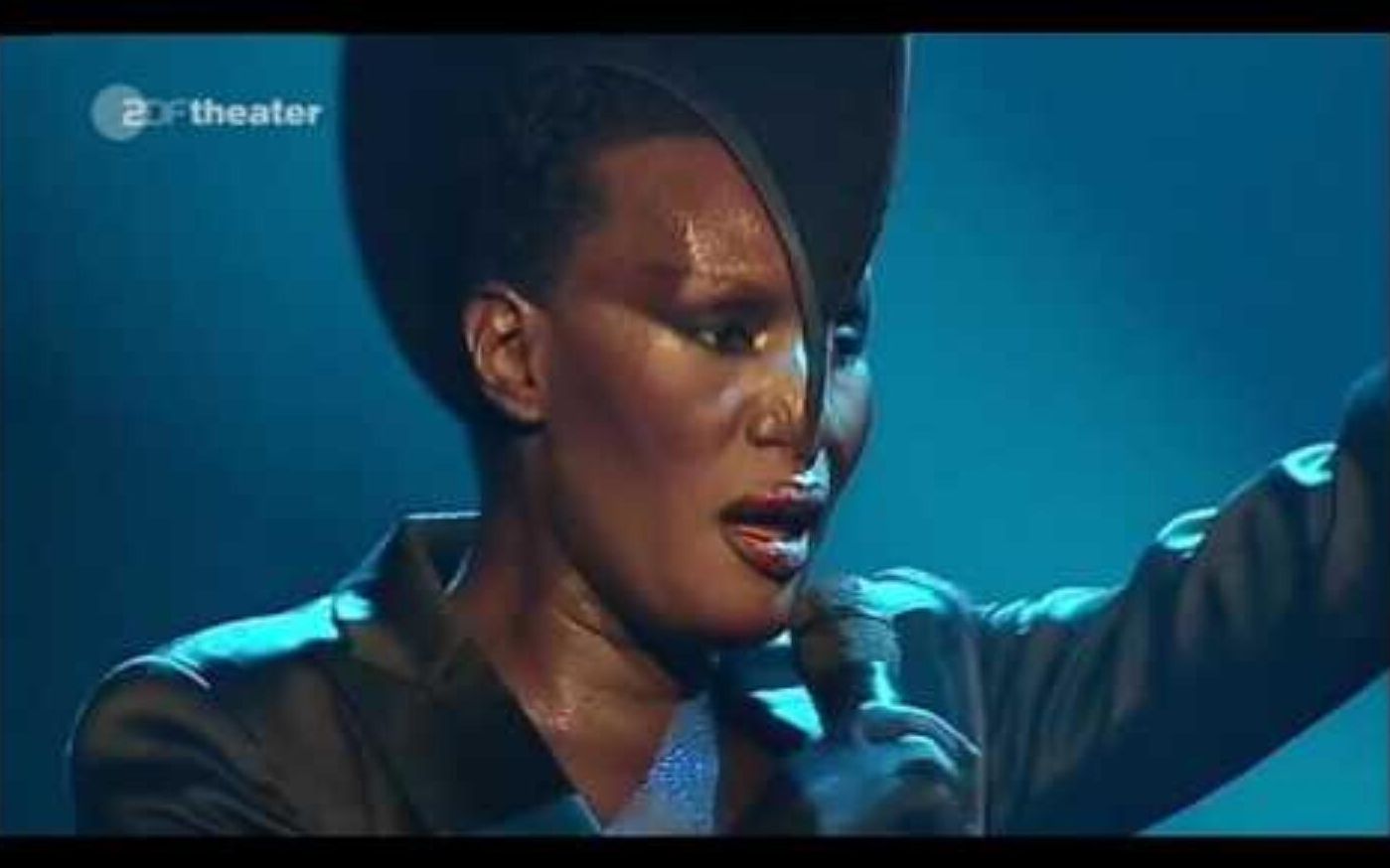 Грейс джонс 1978. Грейс джонс 80е. Грейс джонс клипы. Грейс джонс клипы. Jones the rhythm грейс джонс.