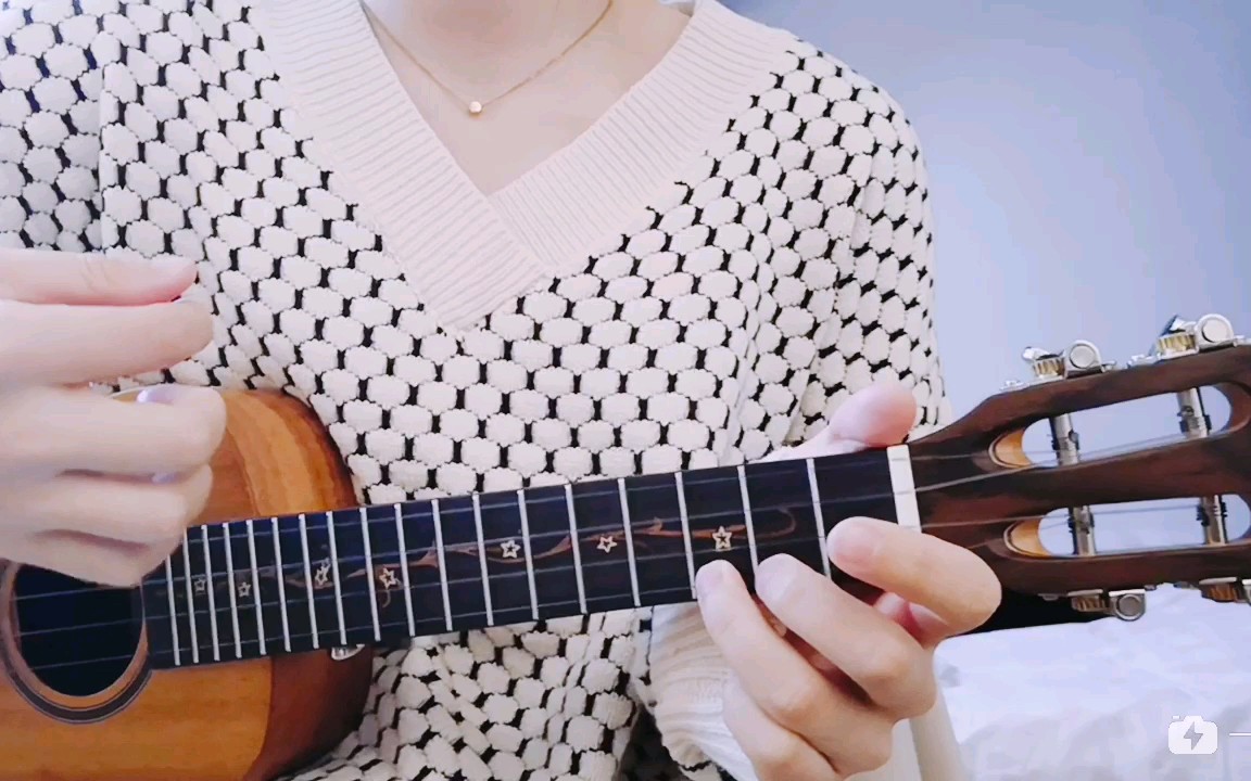 尤克里里 bubblegum cover: 缩瑞艾滴等特kiss油_哔哩哔哩 (゜-゜)つ