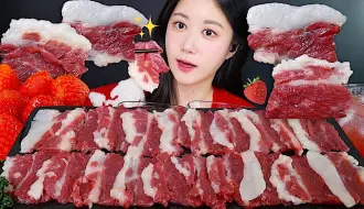 Descargar video: [ONHWA] 生牛肉 咀嚼音! 生牛胸肉 (甜点是草莓)