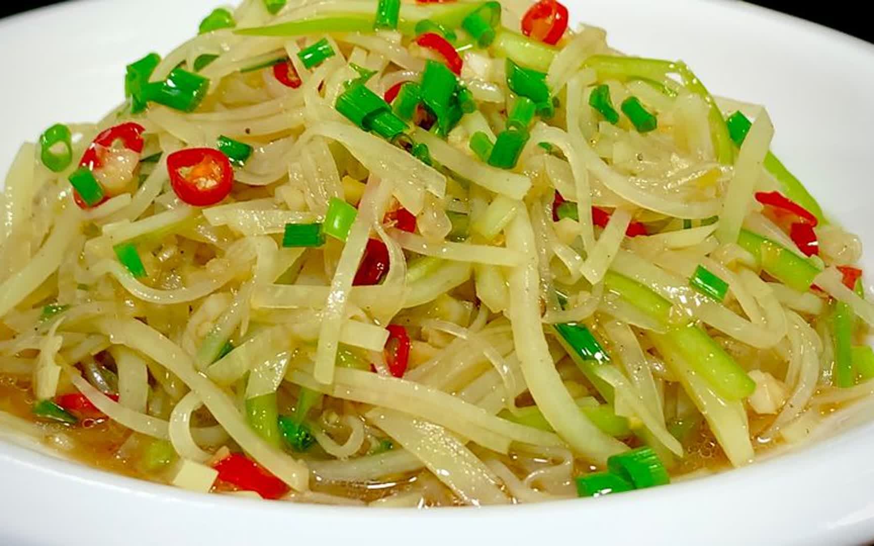 凉拌土豆丝好吃有诀窍,饭店大厨教你详细做法,香辣开胃又下饭