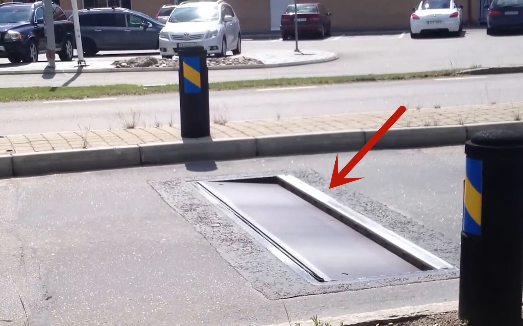 国外发明黑科技减速带,汽车超速就下沉,我国能引进吗?