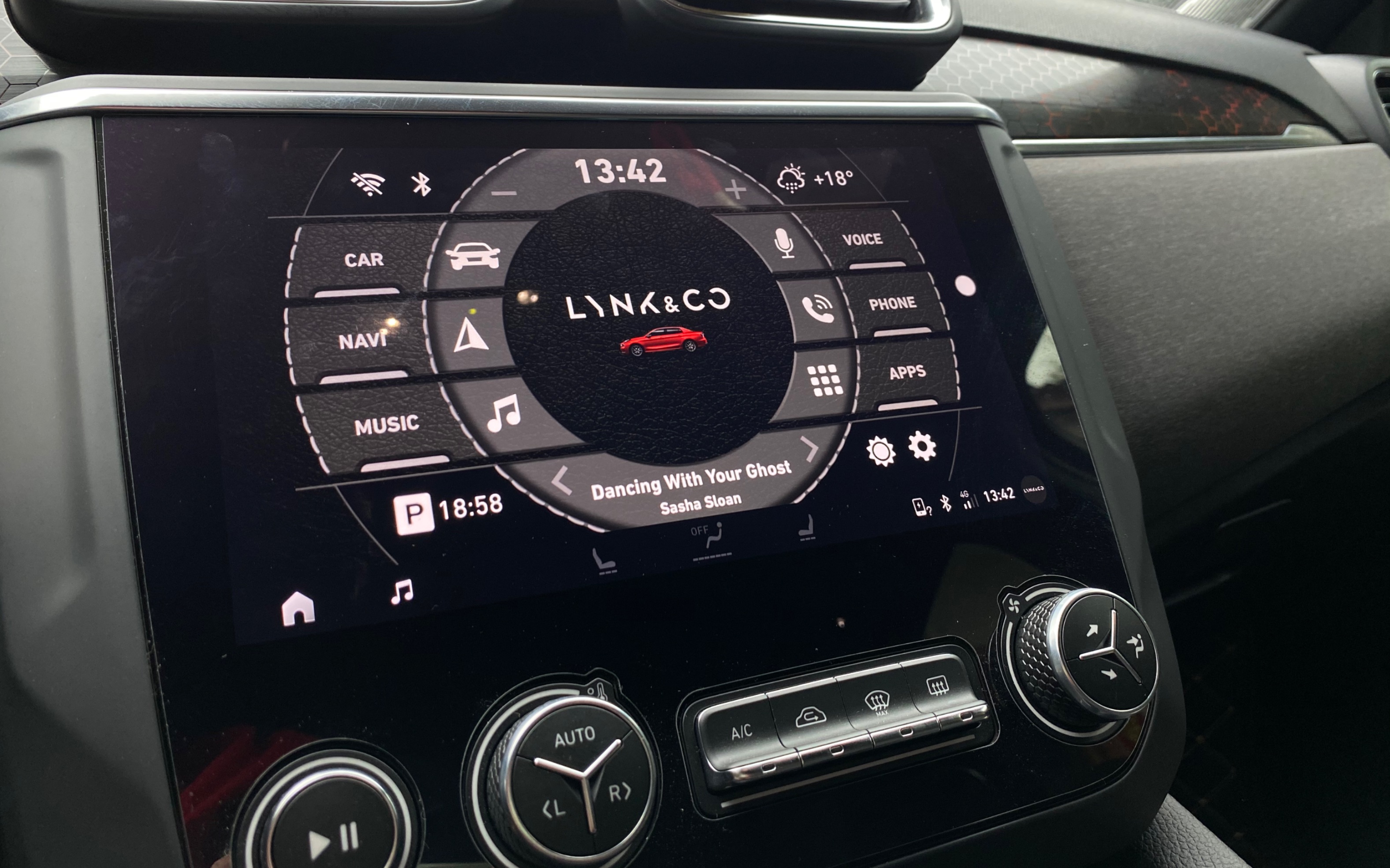 领克03炫酷的车机桌面