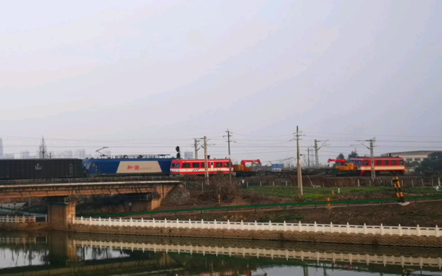 淮南线,金鹰动集撮镇站出站交汇hxd1c货列