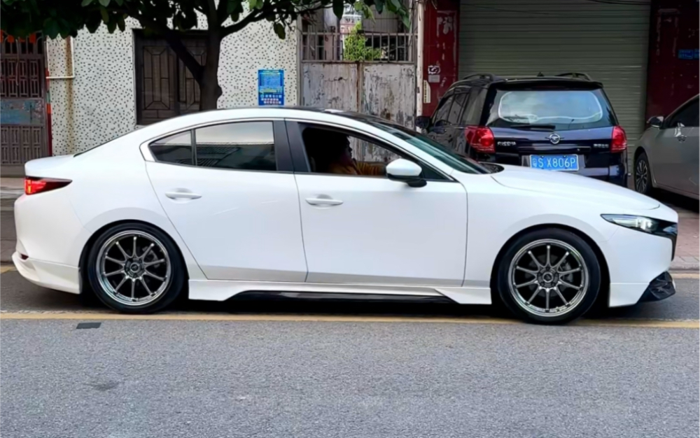 马自达昂克赛拉升级18寸轮毂