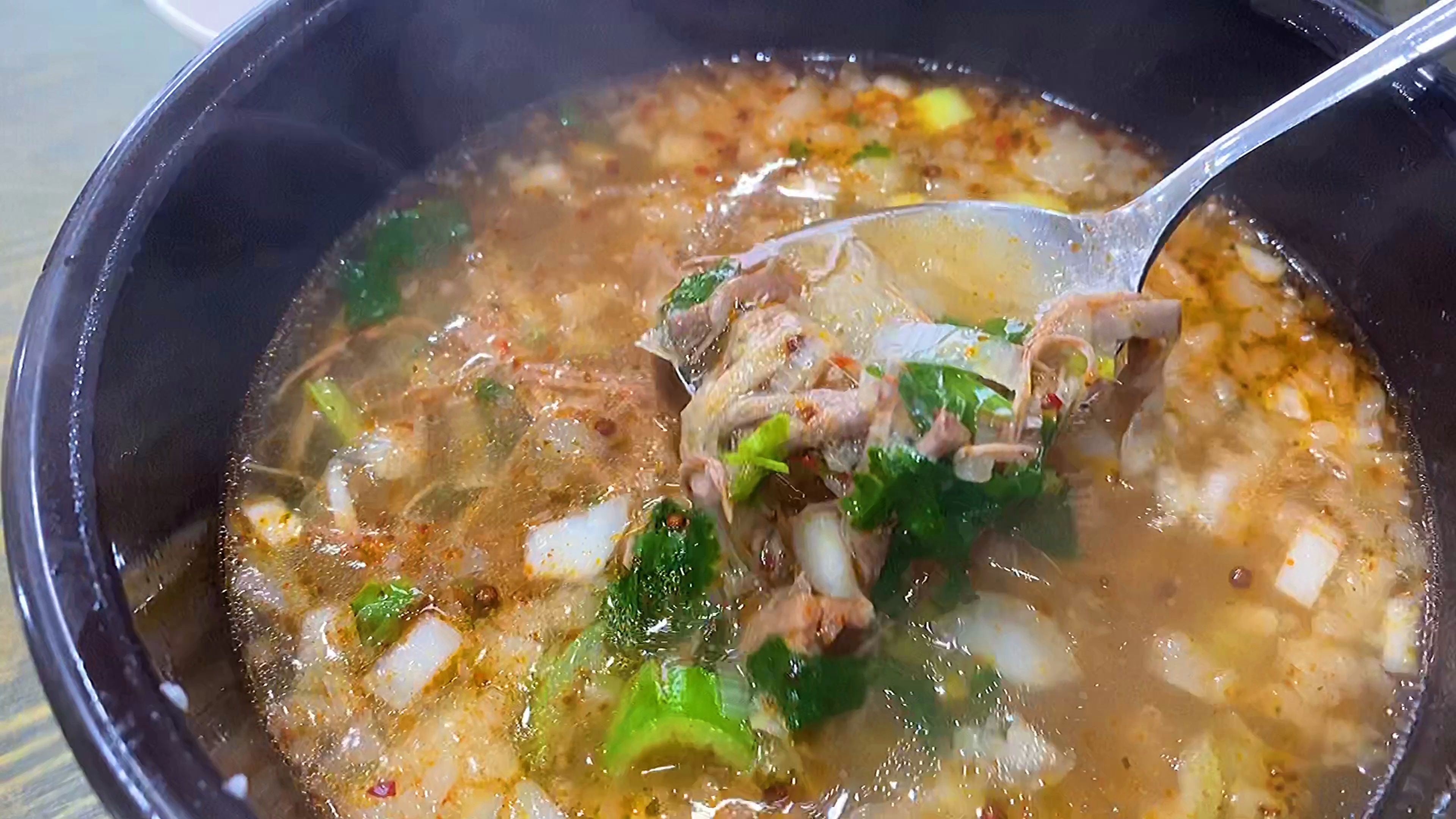 带大家品尝一下,延边特色美食牛肉汤饭