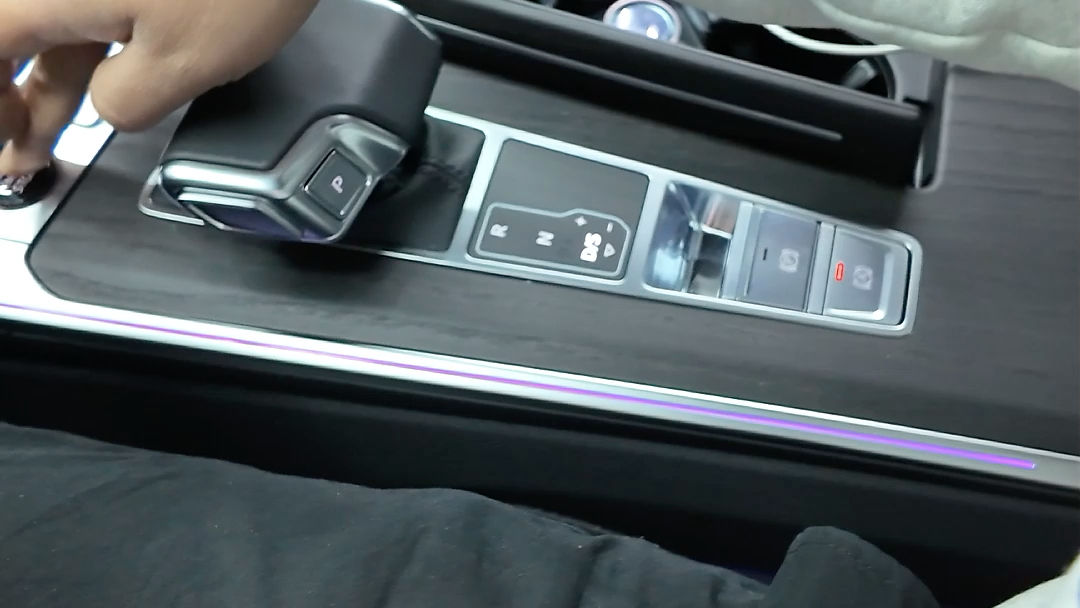 奥迪a6停车熄火自动拉手刹功能!#奥迪 #奥迪a6l #用车知识