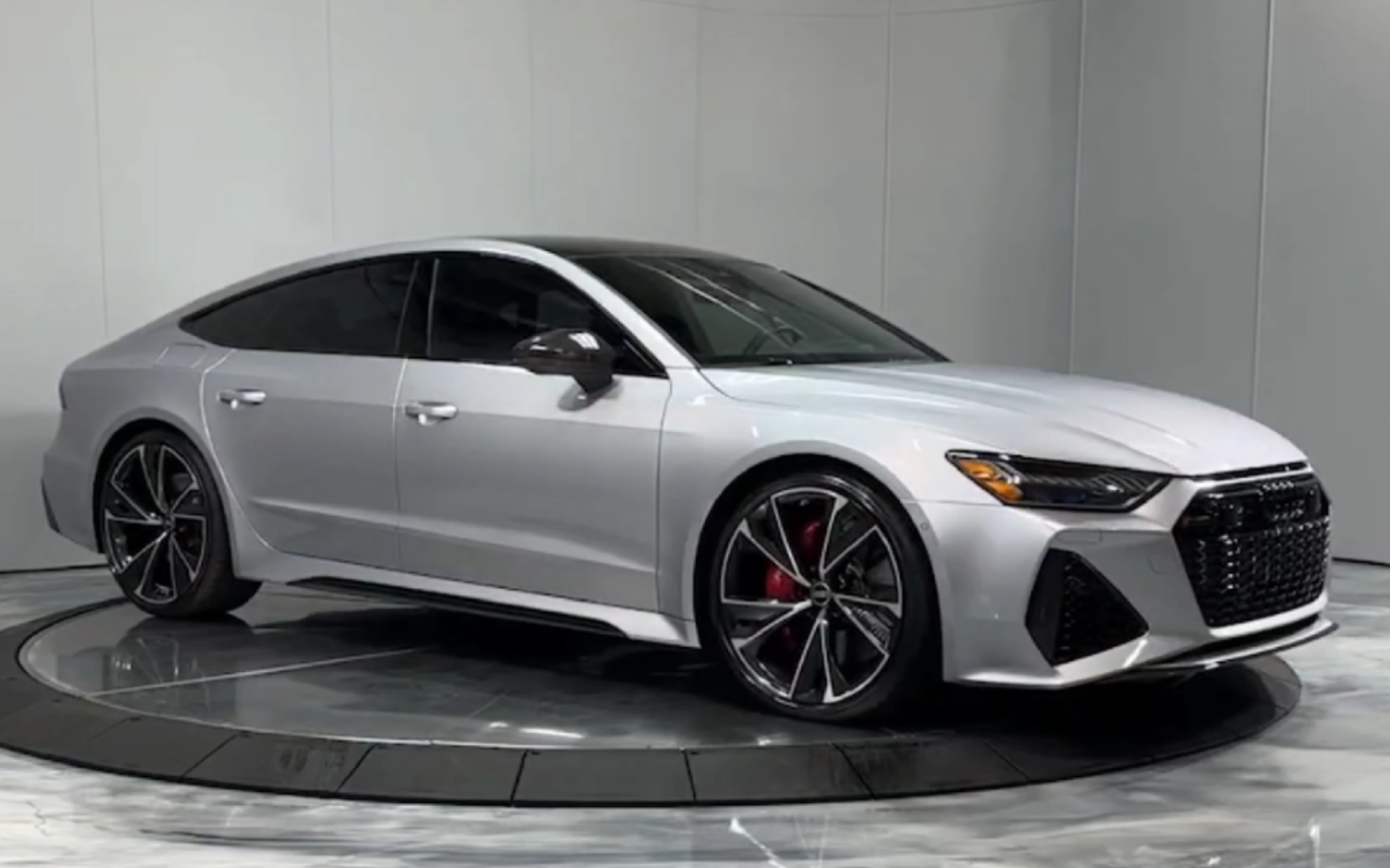 奥迪rs7花剑银 罚你年少有为开这辆车 认罚扣7