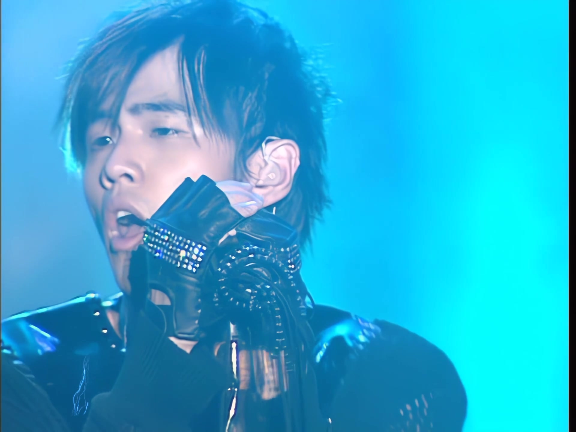 周杰伦-困兽之斗 无与伦比 2004年演唱会!_哔哩哔哩_bilibili