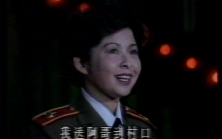 [图]董文华《月亮走我也走》《想给边防军写封信》1988北京台五一晚会