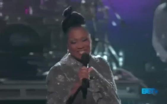 [图]patti labelle - Purple Rain (BET Awards Prince Tribute 2010) 现场版