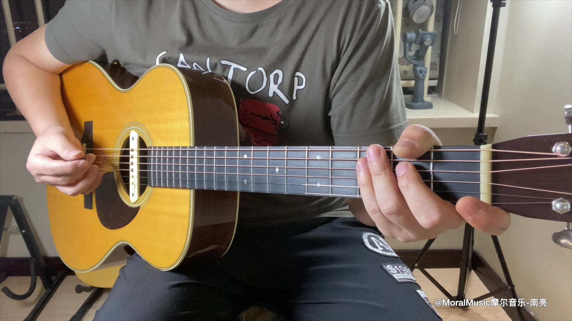 疫情期间#每日一练共渡难关#摩尔音乐每日-吉他(12)_哔哩哔哩 (゜-゜)