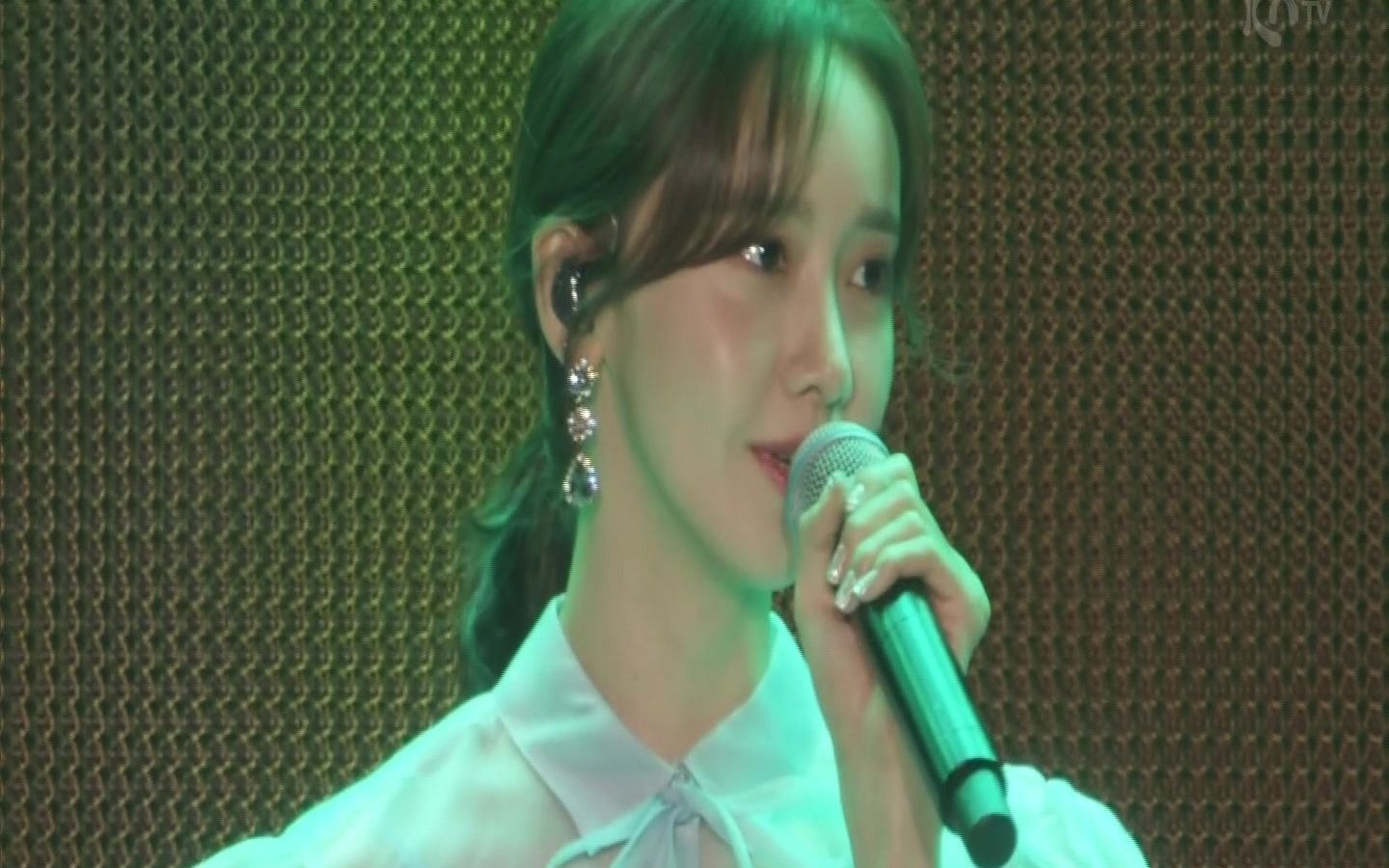 [图]Yoona - When The Wind Blows (Jap ver.) SMTOWN Osaka 2018