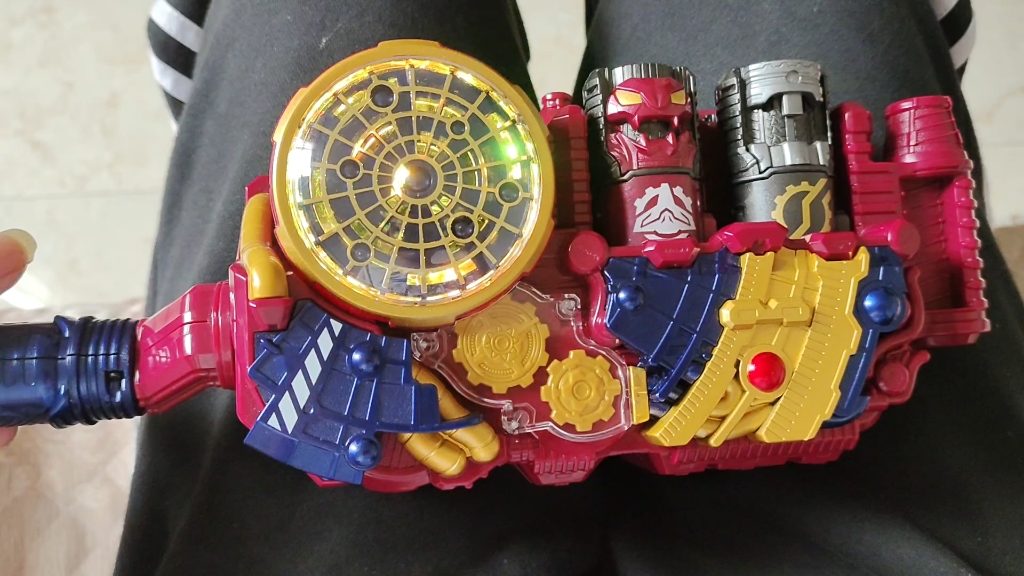 假面骑士创骑e总进化驱动器把玩