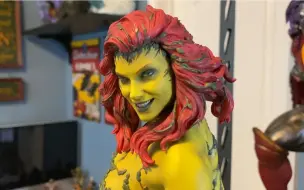 Скачать видео: 毒藤女Sideshow Collectibles Poison Ivy Premium Format Review