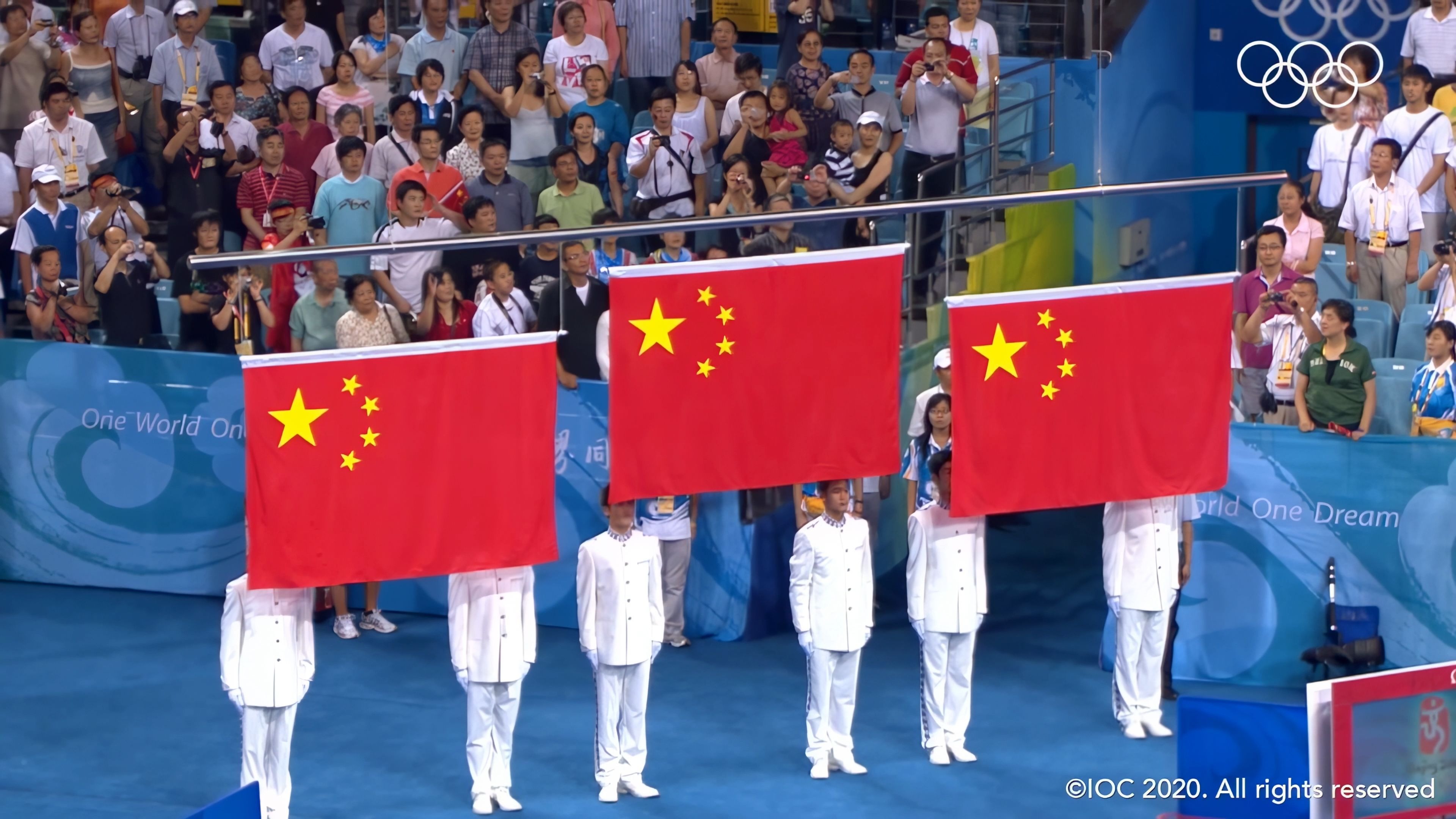 乒乓奥运史上三个五星红旗同时升旗的时刻