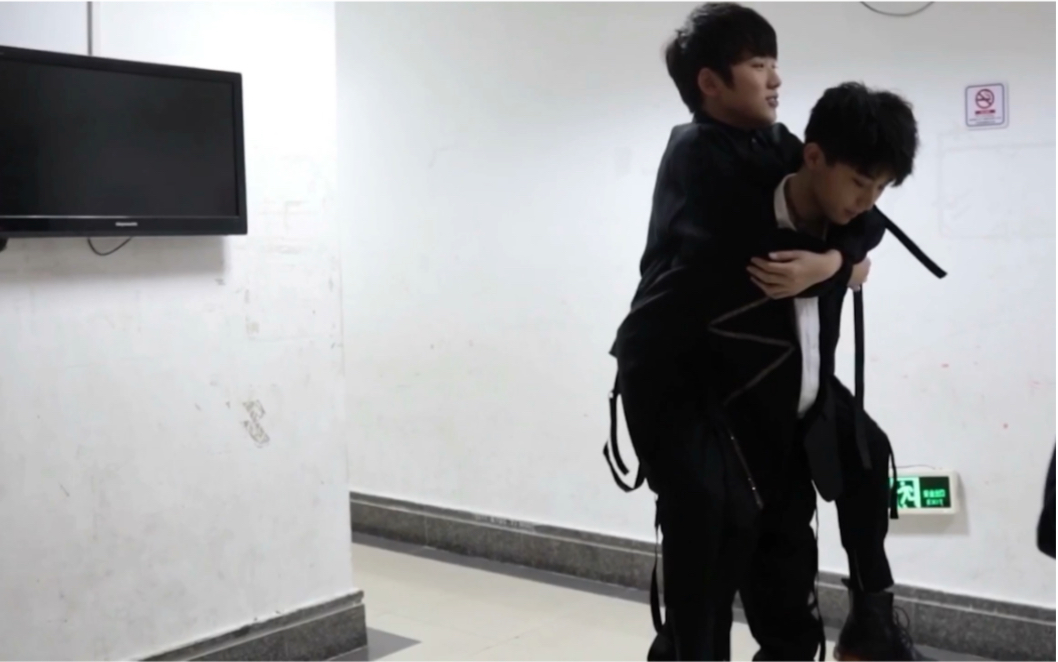 【祺轩】/马嘉祺x宋亚轩/在马背上唱歌的鱼【祺轩】同 手 同 脚 | "我