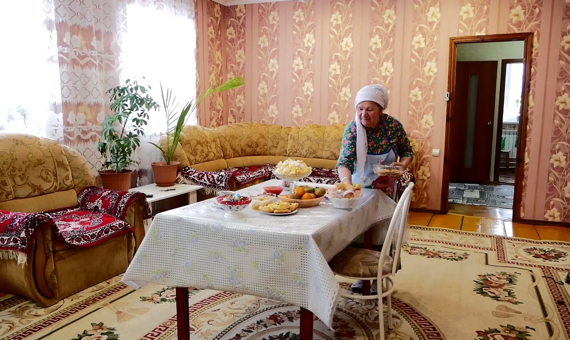 在俄罗斯鞑靼斯坦最大的村庄里,冬季的下午茶时光