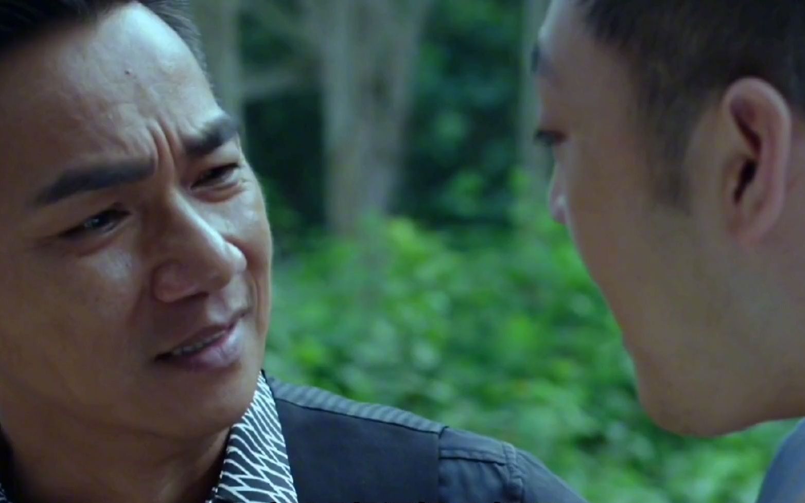 掌握配方的卧底小伙现在就是块香饽饽金三角各路大佬拉拢