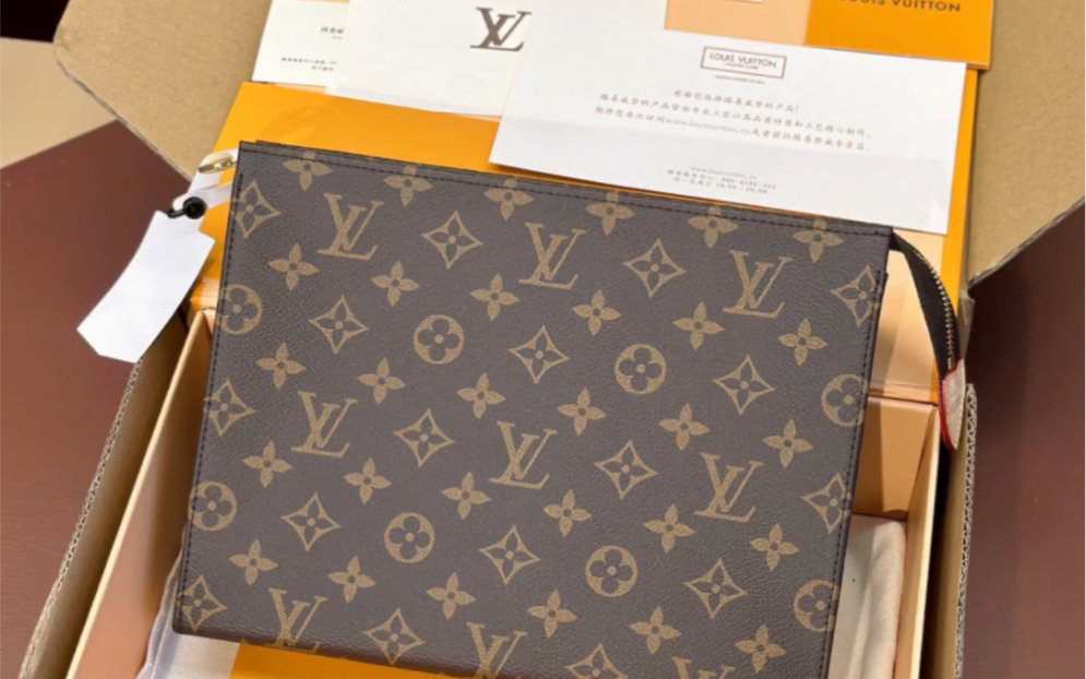 盥洗袋monogram帆布盥洗袋,衬里采用可水洗质料制造,可轻易放入手袋