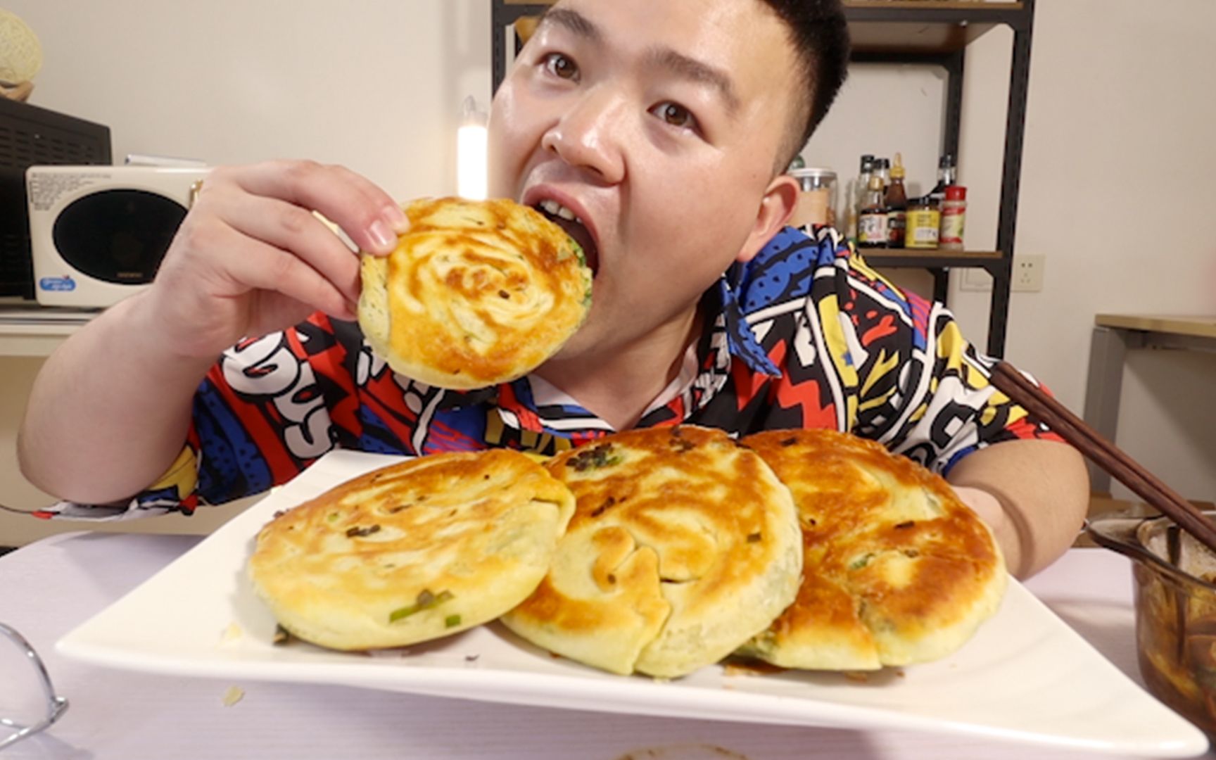 一把小葱做一锅香酥葱油饼,口感香酥葱香足,好吃得停不下来哔哩哔哩bilibili