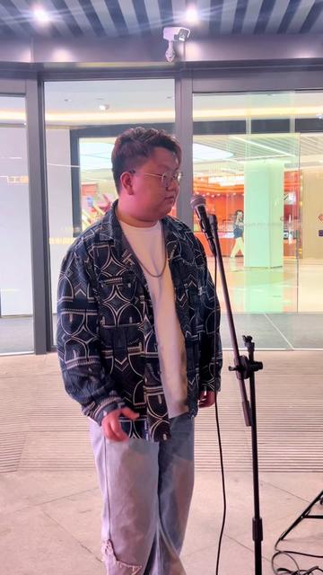 一杯敬明天,一杯敬过往 歌手@杨胖虎