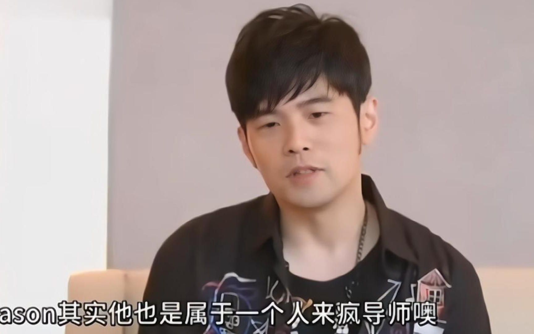 周杰伦:eason是一个人来疯导师!他玩的音乐多元化,唱功也被大家肯定.