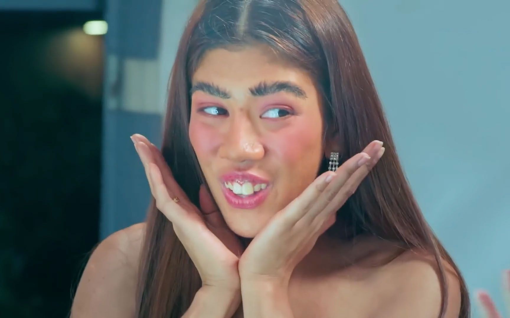 丑女孩偏要参加选美比赛,还立志要得冠军,和偶像一起做模特