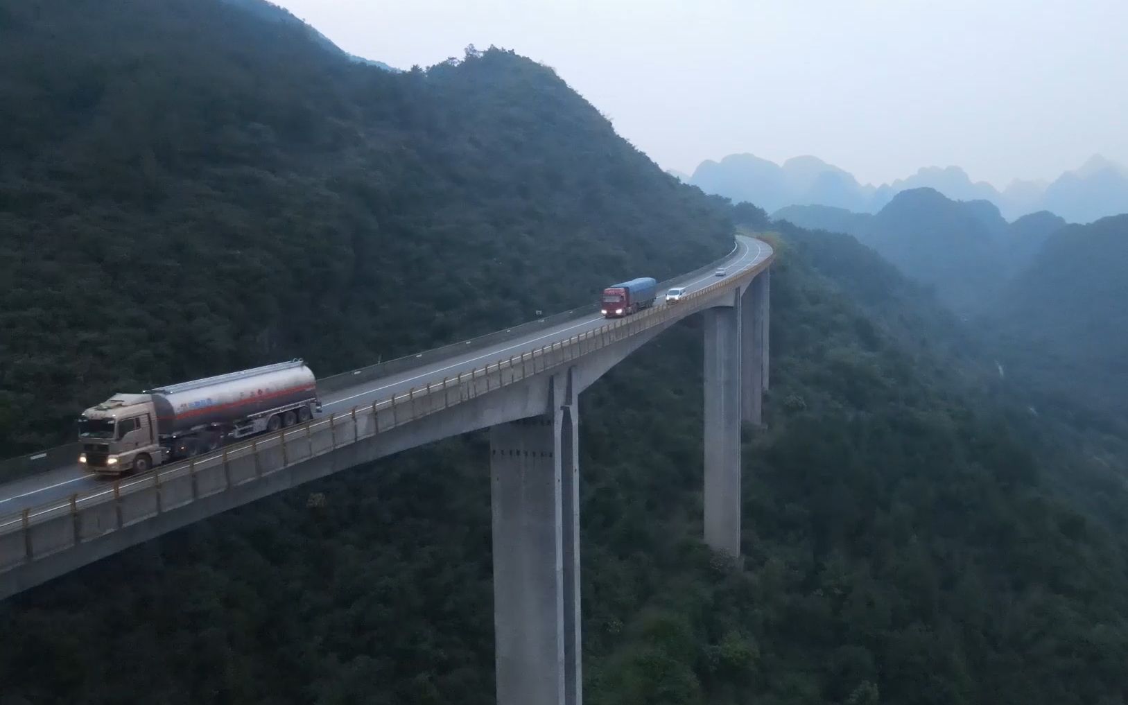 广东清连高速,号称亚洲第一高的高架桥,有哪位老司机走过?