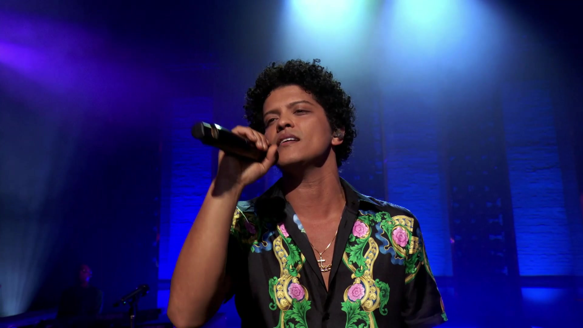 [图]Versace on the Floor——Bruno.Mars（Live.at.the.apollo.2017）（1080p)