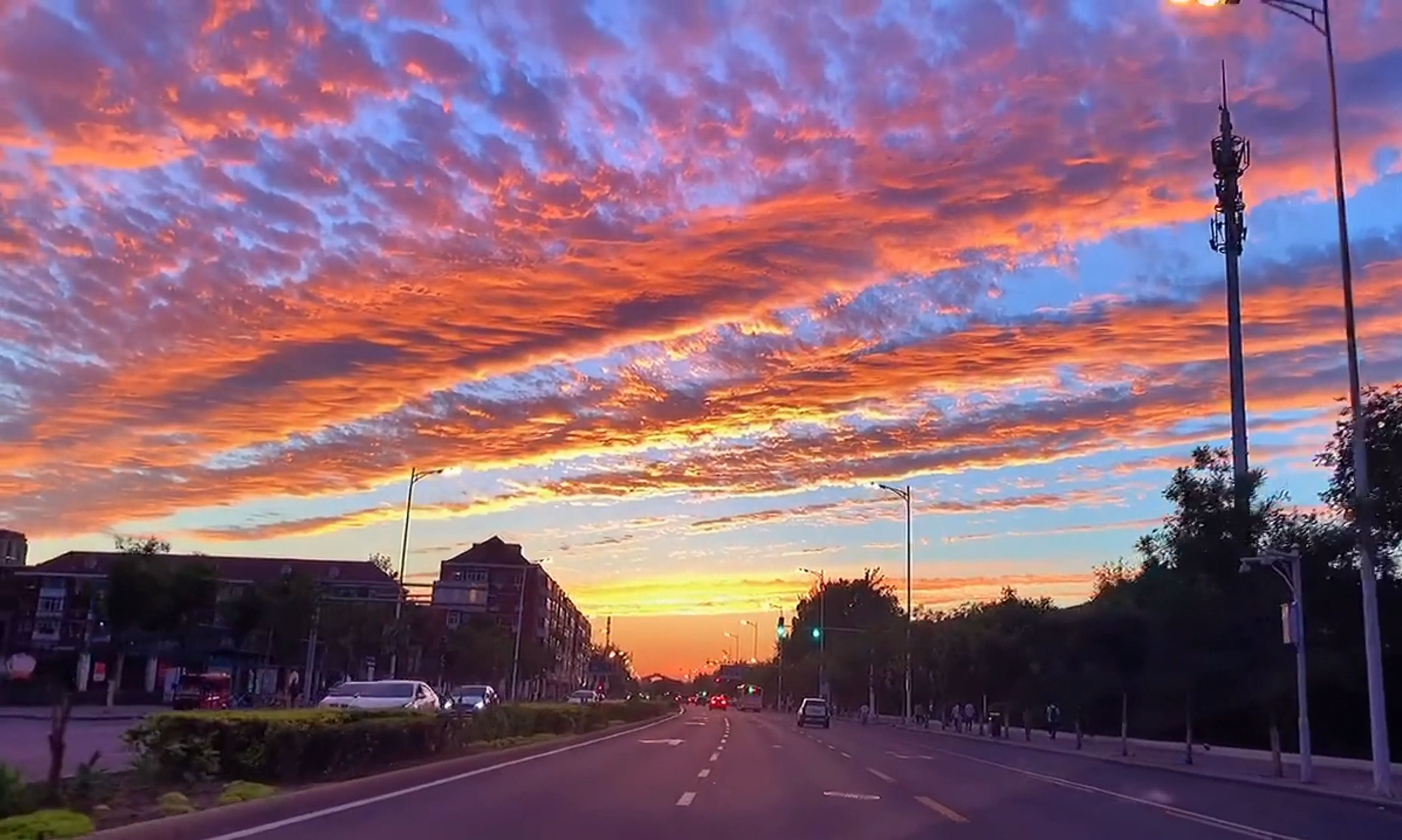 "趁天空不注意,偷一点晚霞送给你~"-幸运小蔡ovo-过往,未来-哔哩哔哩