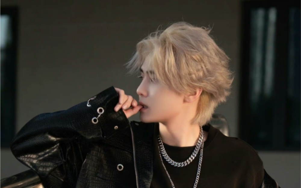 【郭震】谁家小孩?会发光!