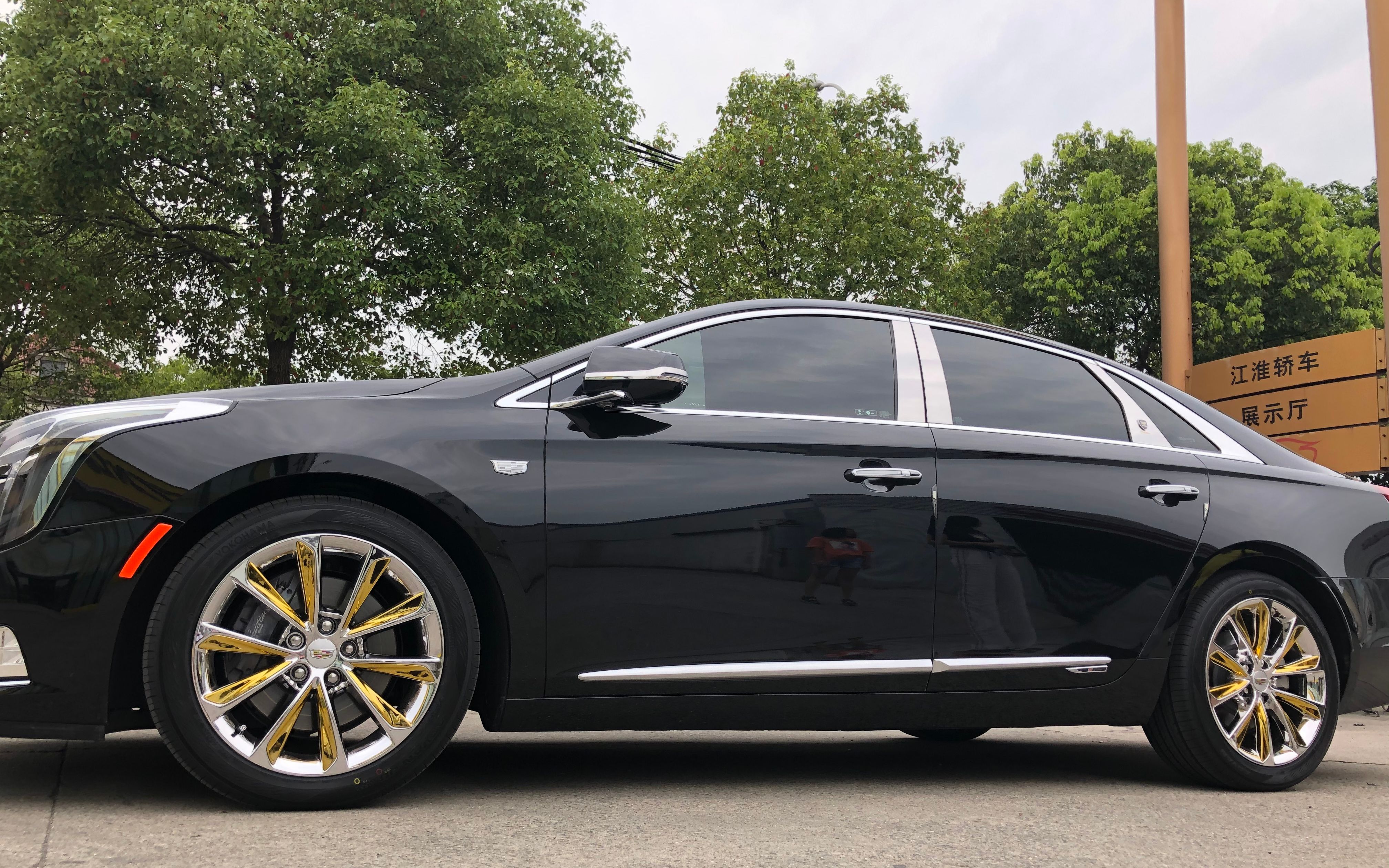 凯迪拉克xts轮毂改电镀金加白双拼色