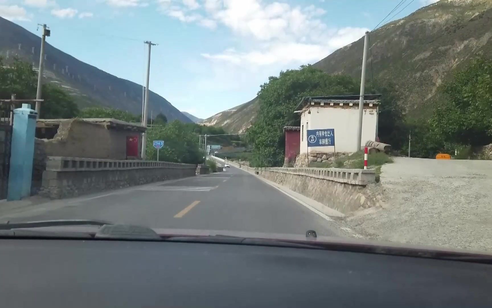 川藏线自驾游,巴塘县党巴乡现在叫甲英镇