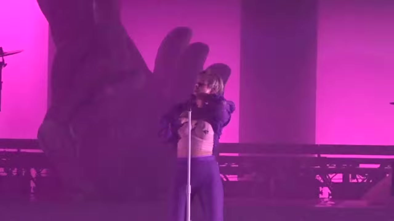 [图]Robyn - Dancing On My Own live at the Fox Theater (Oakland) 2/26/2019