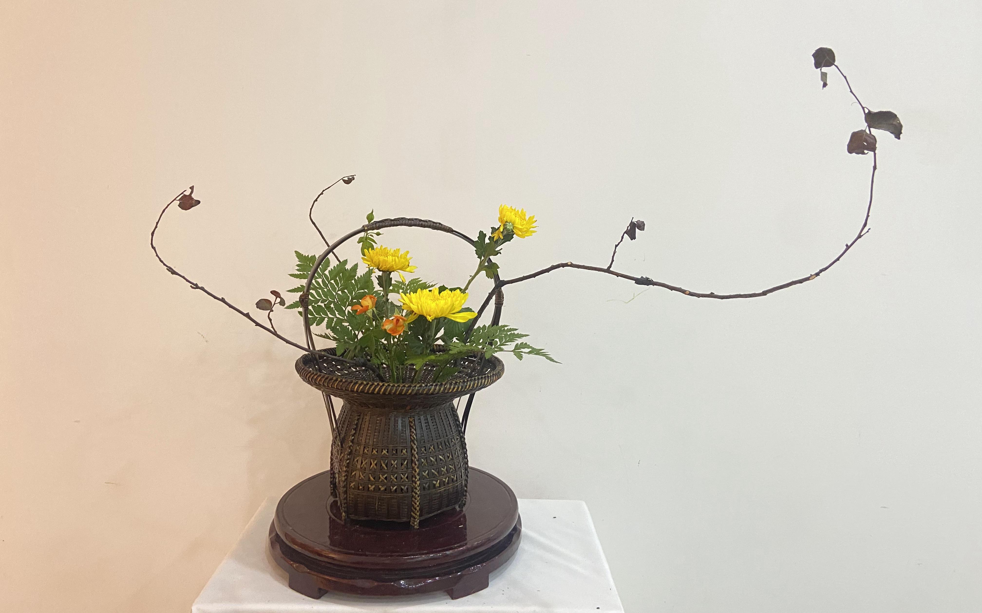 中国传统插花:韵动 篮花作品