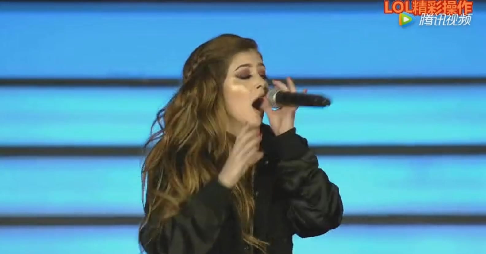 英雄联盟神曲《faded》原唱小姐姐现场激情助唱英雄联盟全球总决赛!