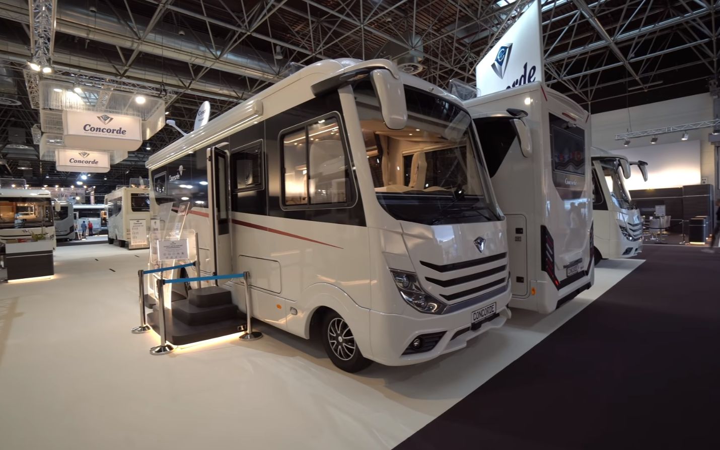 欧洲豪华a型房车 - concorde carver 850l 40周年版(机翻)_哔哩哔哩