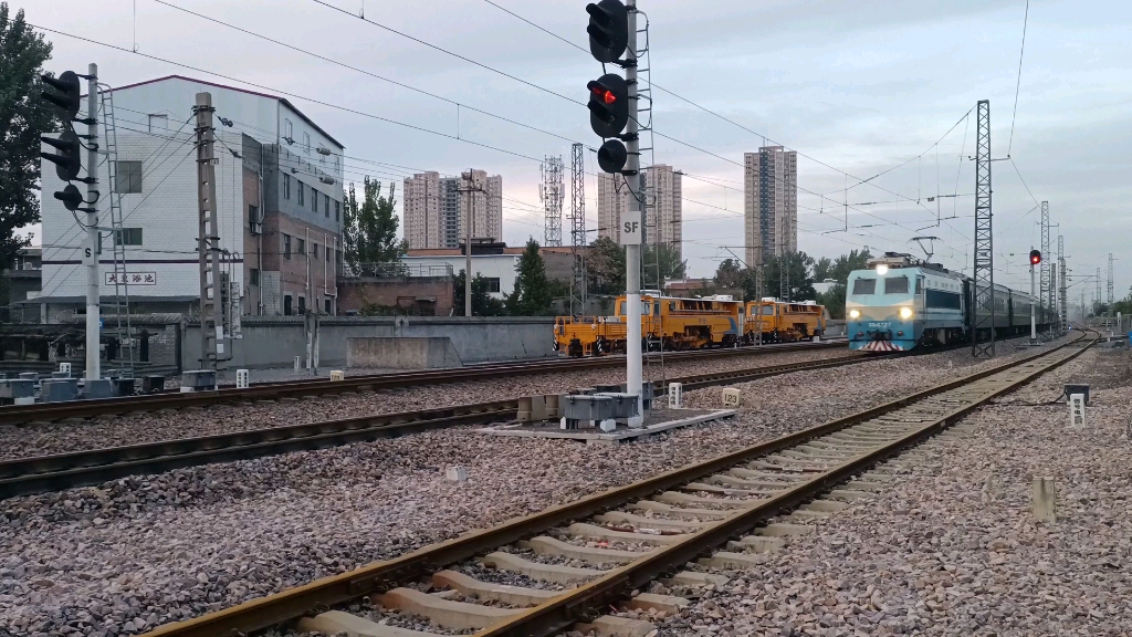 ss8#0107牵引k165/8次列车达速通过关林站