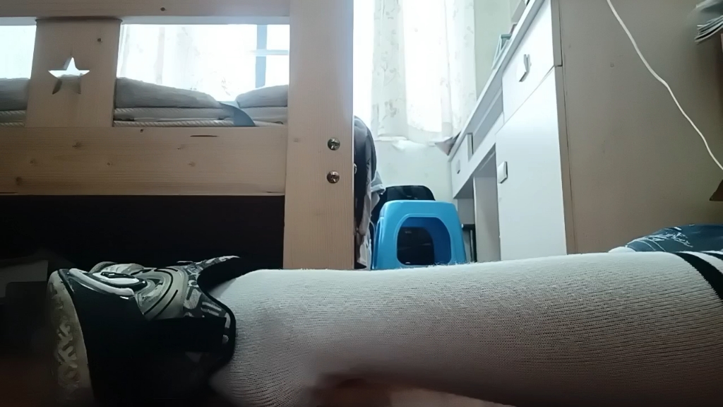 白袜男孩被勒晕