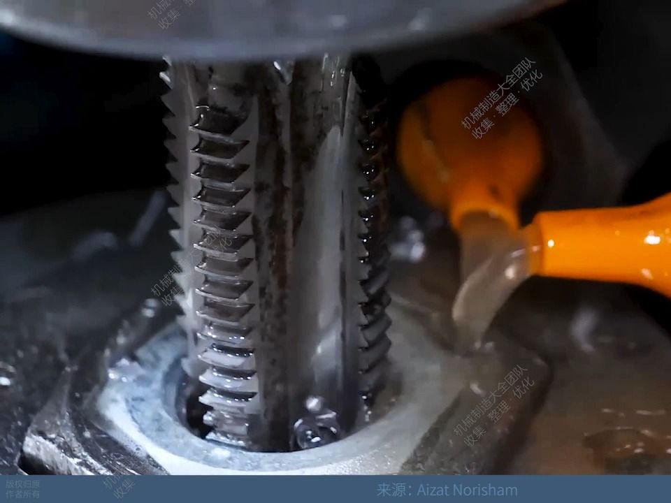 【视频】【螺纹加工】【机用丝锥攻丝】用机用丝锥攻这么大的螺母还是