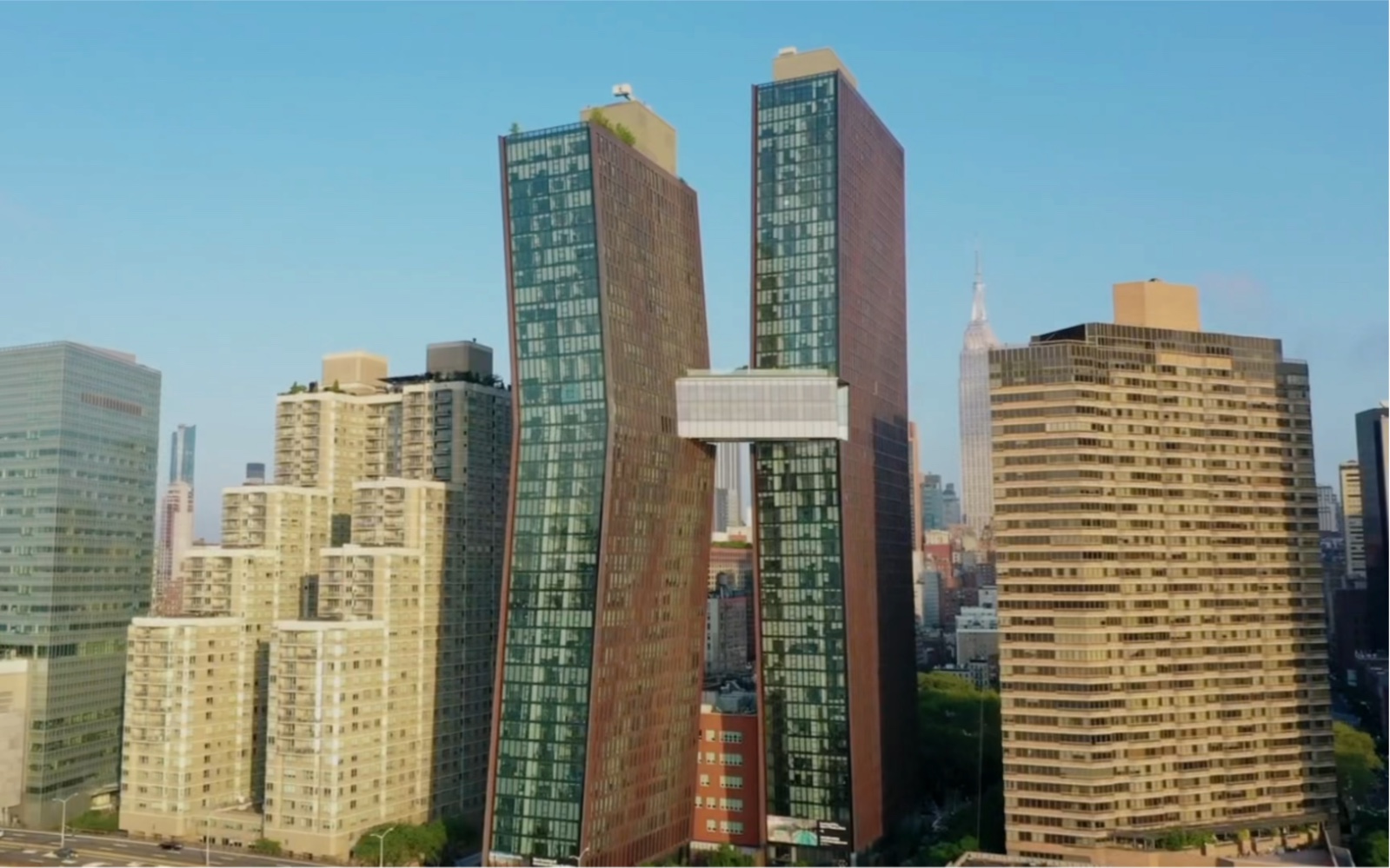 空中天桥,曼哈顿东区新地标～美国铜业大厦