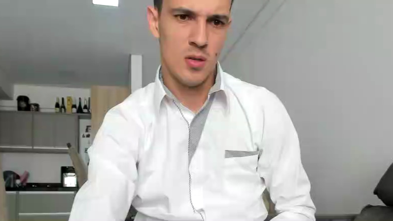 上面和下面都长着美男痣的西班牙银行帅哥