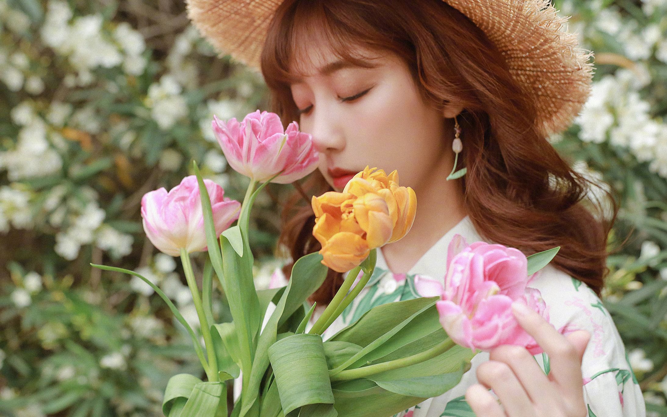 李艺彤20200612正直少年李发卡首次b站直播