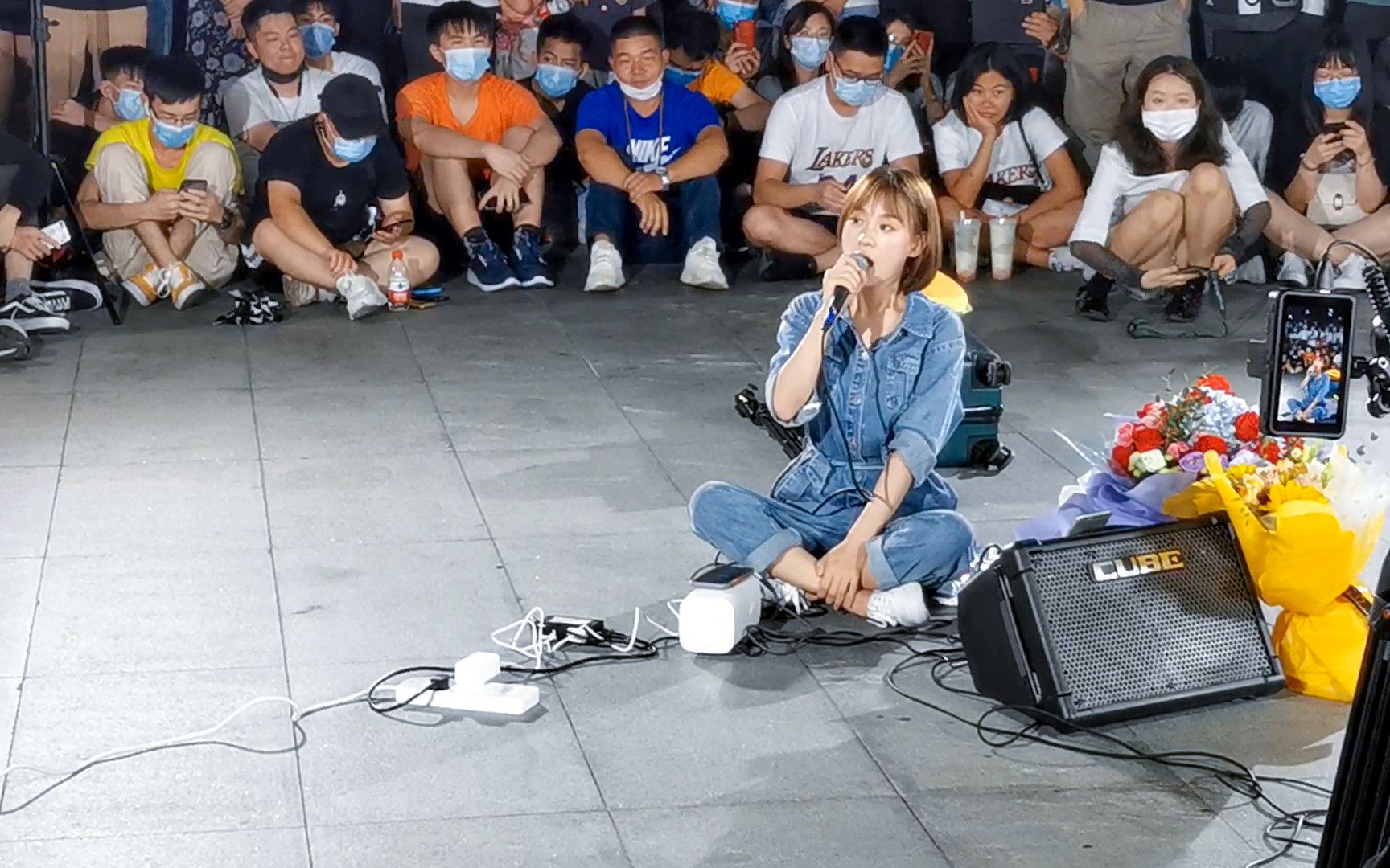 广州街头现场实拍抖音网红小阿七翻唱《做我老婆好不好》