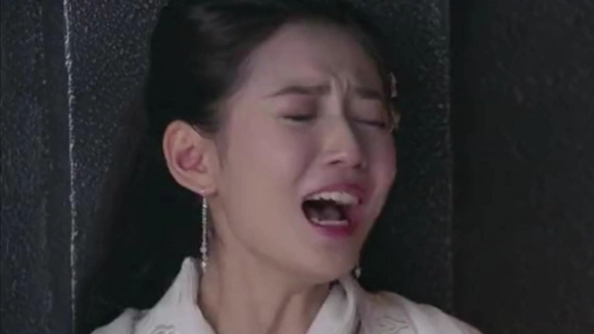 盘点四版张无忌给赵敏脚底按摩,陈钰琪版痛哭流涕,其余三版哭笑不得