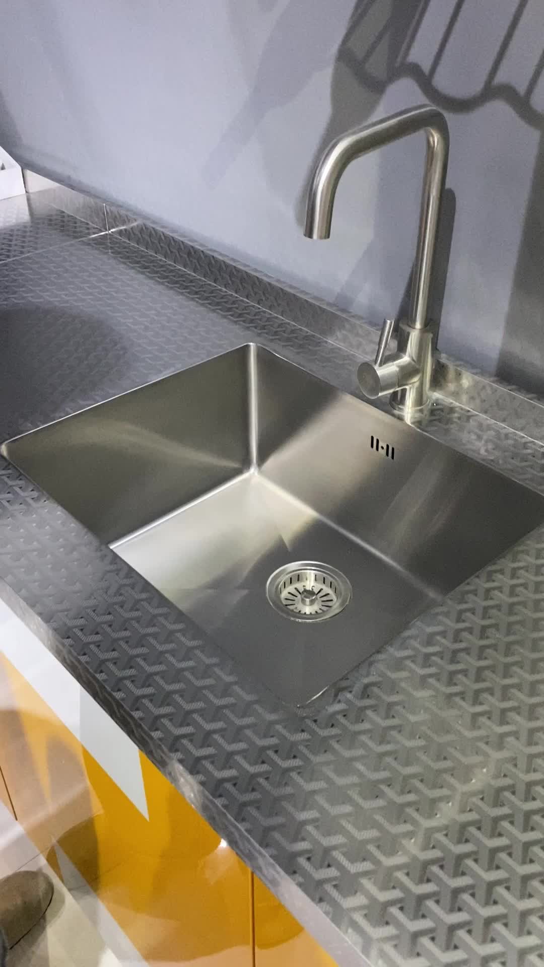 我的厨房总算用上了不锈钢水槽!