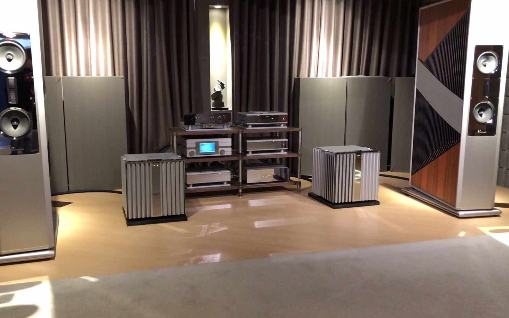 [图]柏林之声旗舰Burmester BC350 with Burmester System