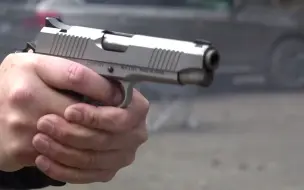 Tải video: 百看不厌的M1911手枪，拉栓声音清脆动听，靶场射击评测