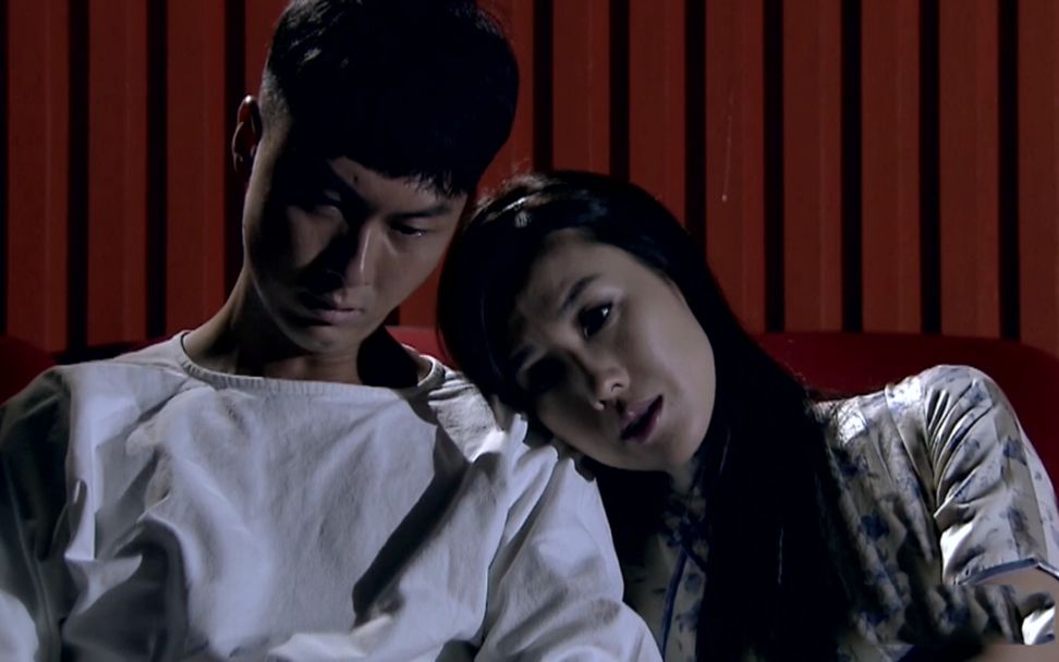 【饭团ai电影】三分钟看完《东城戏院》,恶霸是真的让人讨厌,好在善恶