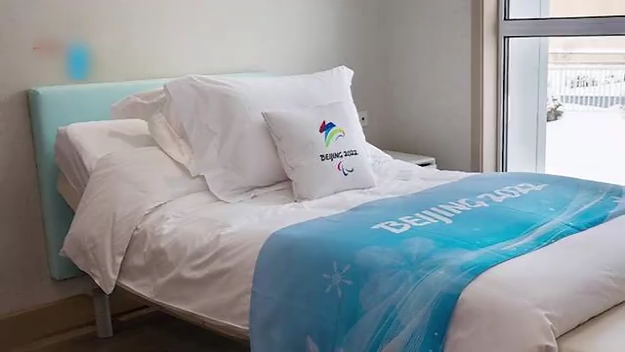 美国运动员测试北京奥运村智能床:太惊人了,满满都是黑科技!